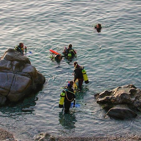 דירות Diving Center Punta Stilo מראה חיצוני תמונה